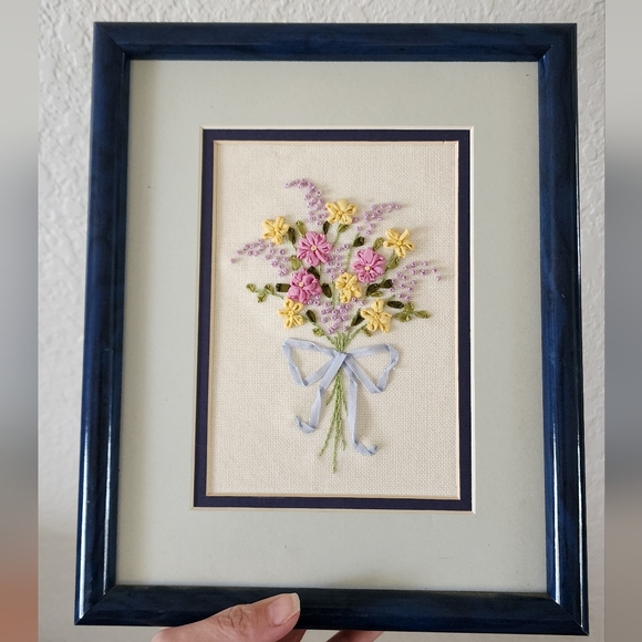 Other - Vintage Embroidered Bouquet